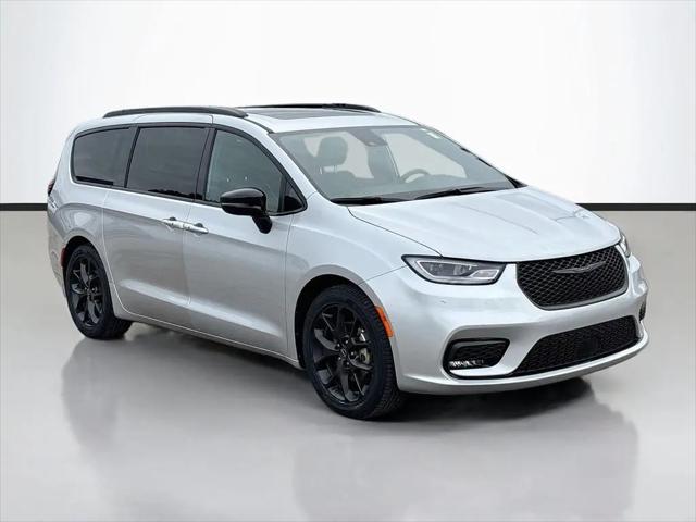 2026 Chrysler Pacifica Limited for sale in Rochester, MN
