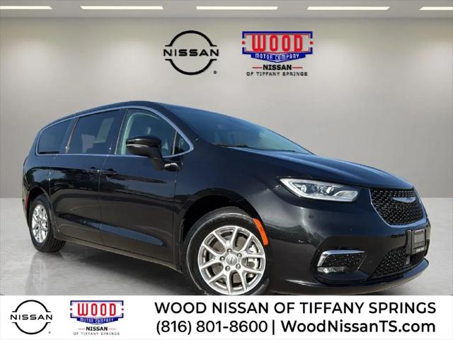 2023 Chrysler Pacifica Touring L for sale in Kansas City, MO