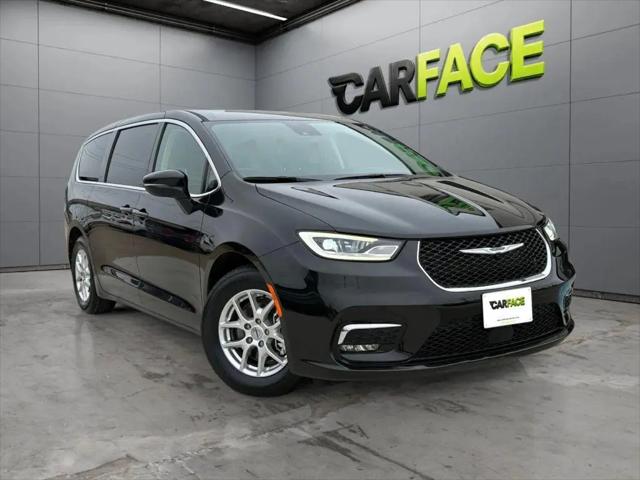 2023 Chrysler Pacifica Touring L for sale in Parma, OH