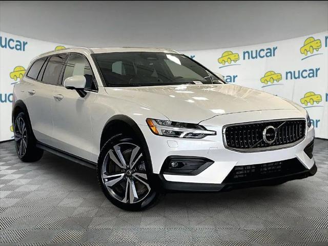 2025 Volvo V60 Cross Country Plus, B5 AWD Gas mild hybrid for sale in Norwood, MA
