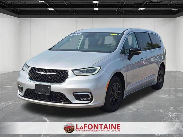 2024 Chrysler Pacifica Touring L for sale in Walled Lake, MI