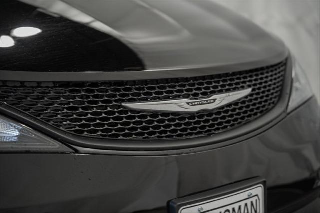 2027 Chrysler Pacifica LX