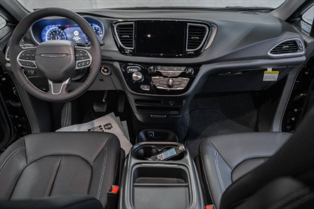 2027 Chrysler Pacifica LX