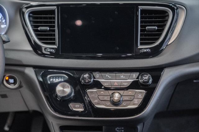 2027 Chrysler Pacifica LX