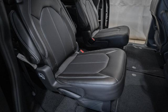 2027 Chrysler Pacifica LX