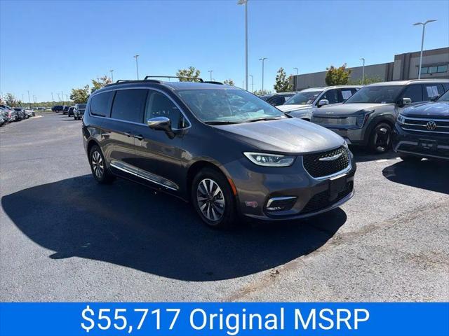 2022 Chrysler Pacifica Hybrid Limited for sale in Kansas City, KS