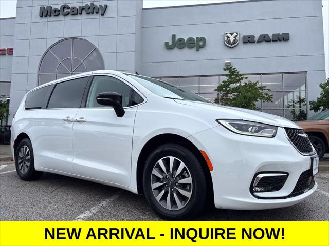 2024 Chrysler Pacifica Hybrid Select for sale in Lee's Summit, MO
