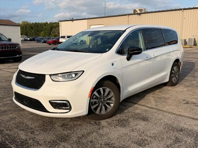 2024 Chrysler Pacifica Hybrid Select for sale in Monticello, IN