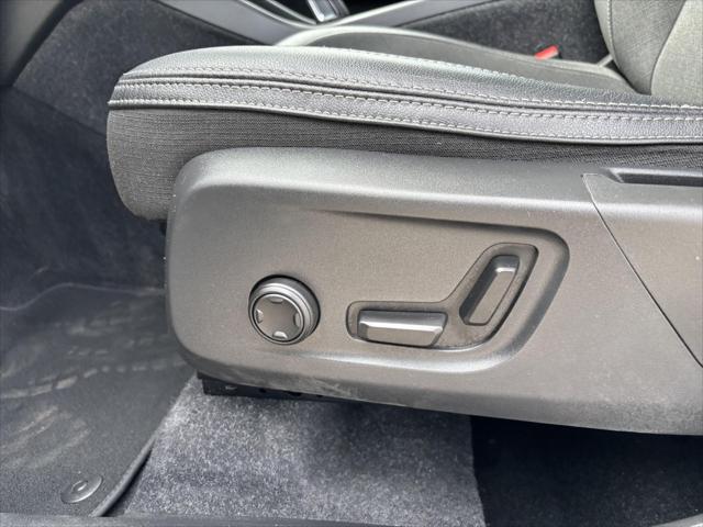 Used 2020 Volvo XC40 T5 Momentum For Sale in Jackson, MI