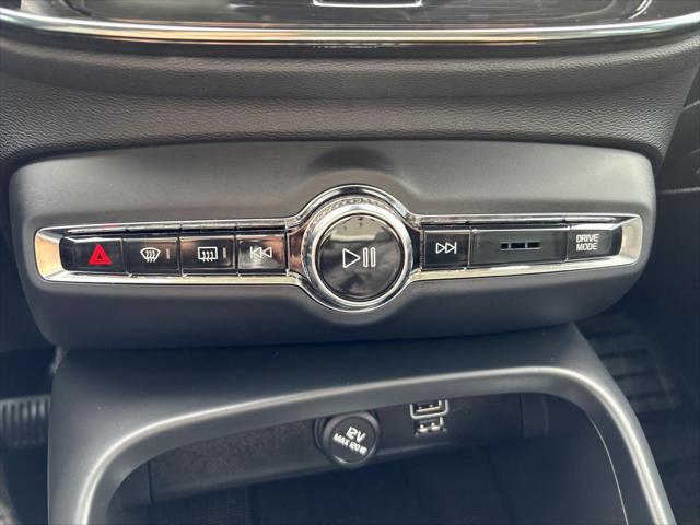 Used 2020 Volvo XC40 T5 Momentum For Sale in Jackson, MI