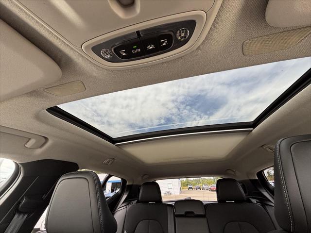 Used 2020 Volvo XC40 T5 Momentum For Sale in Jackson, MI