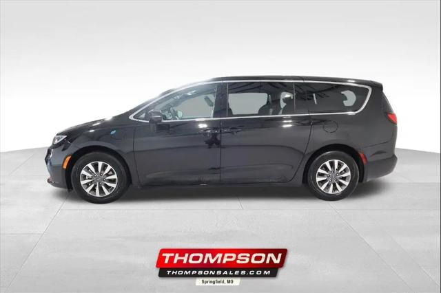 2025 Chrysler Pacifica Hybrid Select for sale in Springfield, MO