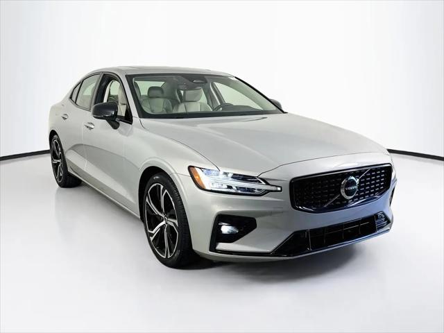 2023 Volvo S60 B5 Core Dark Theme