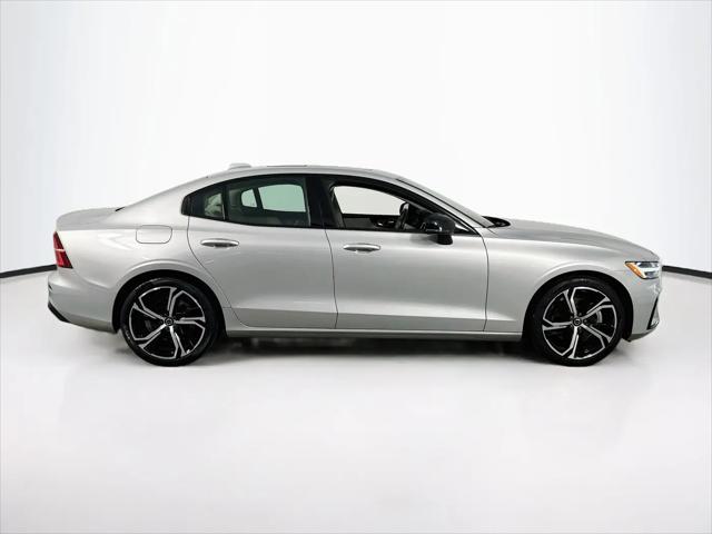 2023 Volvo S60 B5 Core Dark Theme