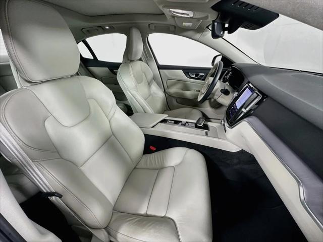 2023 Volvo S60 B5 Core Dark Theme