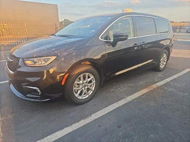 2023 Chrysler Pacifica Touring L for sale in Bedford, TX