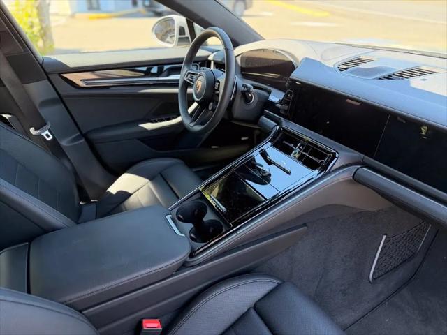 2025 Porsche Panamera 4