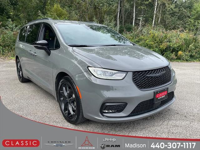 2025 Chrysler Pacifica Limited for sale in Madison, OH