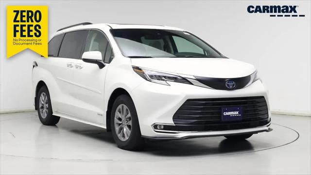2021 Toyota Sienna XLE for sale in Schaumburg, IL