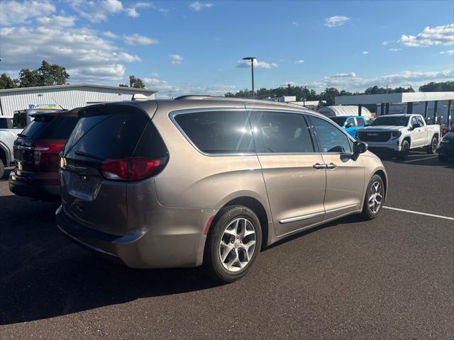 2017 Chrysler Pacifica Touring-L