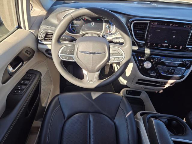 2024 Chrysler Pacifica Hybrid Select