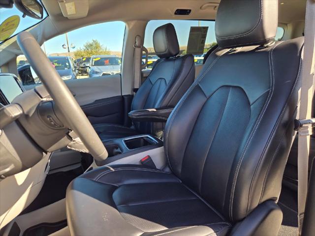 2024 Chrysler Pacifica Hybrid Select