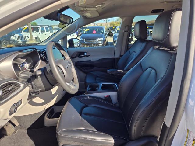 2024 Chrysler Pacifica Hybrid Select