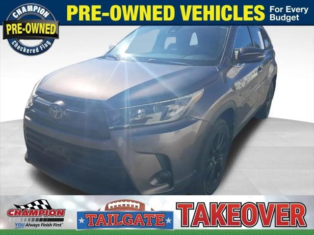 2019 Toyota Highlander SE for sale in Brighton, MI