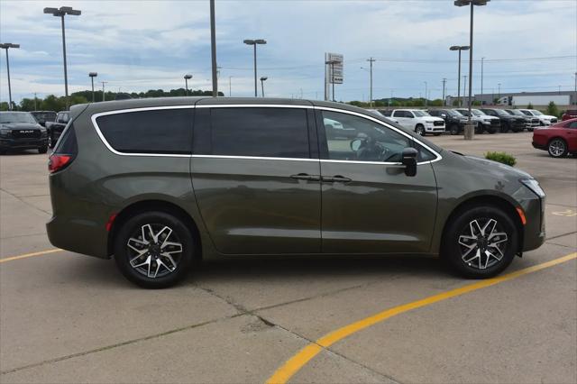 2027 Chrysler Pacifica Limited AWD