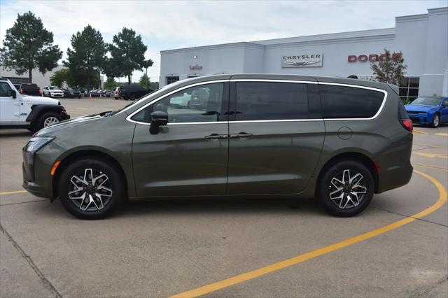 2027 Chrysler Pacifica Limited AWD