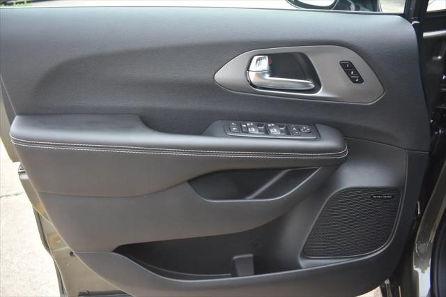 2027 Chrysler Pacifica Limited AWD