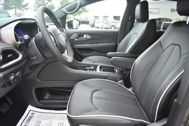 2027 Chrysler Pacifica Limited AWD