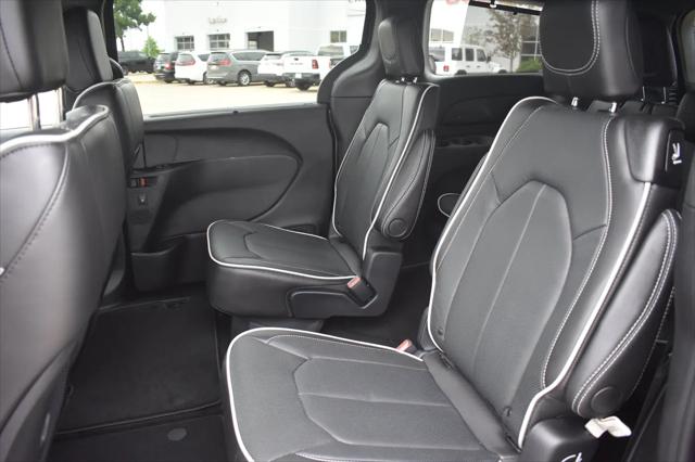 2027 Chrysler Pacifica Limited AWD