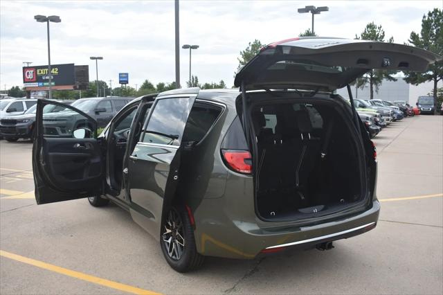2027 Chrysler Pacifica Limited AWD