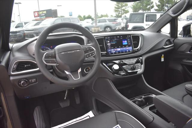 2027 Chrysler Pacifica Limited AWD