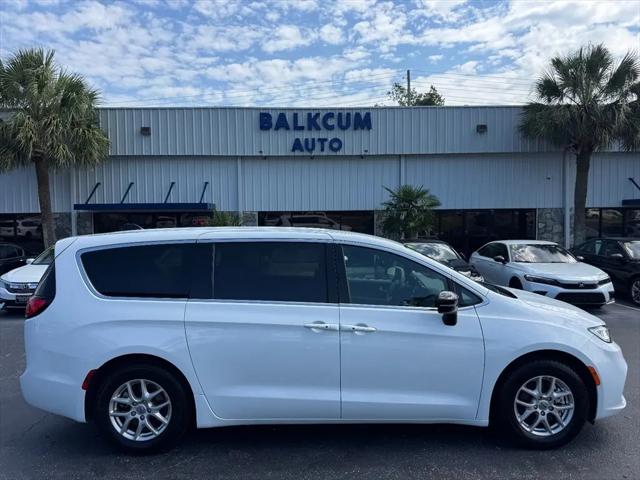 2025 Chrysler Pacifica Select for sale in Wilmington, NC