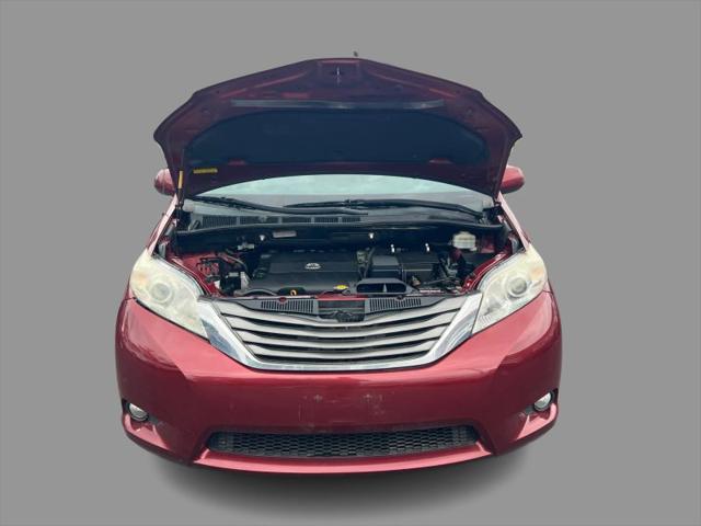 2012 Toyota Sienna XLE V6 8 Passenger