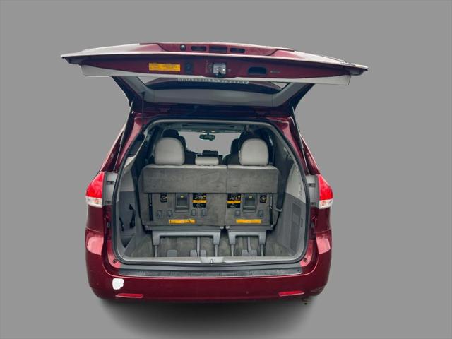 2012 Toyota Sienna XLE V6 8 Passenger