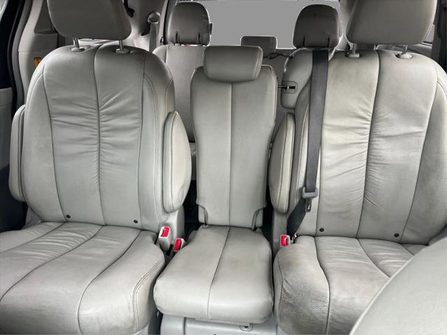 2012 Toyota Sienna XLE V6 8 Passenger