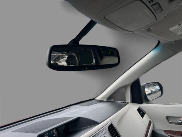 2012 Toyota Sienna XLE V6 8 Passenger