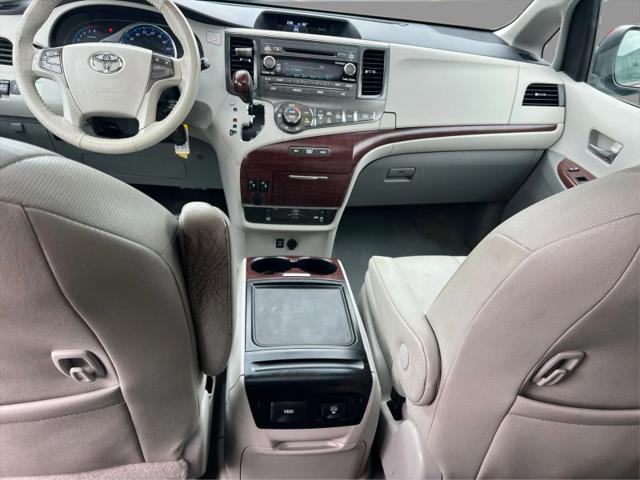2012 Toyota Sienna XLE V6 8 Passenger