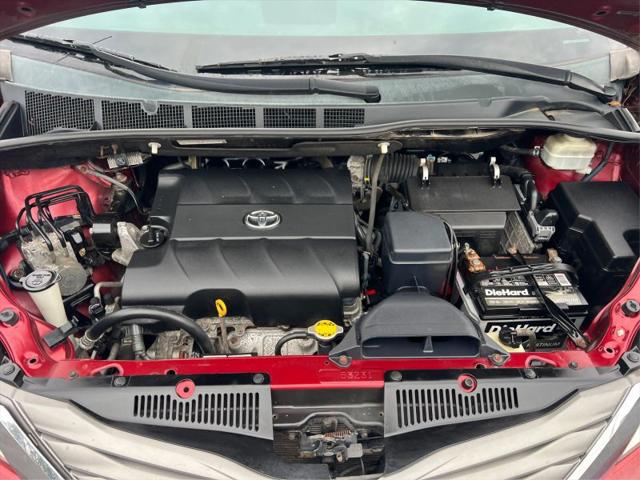 2012 Toyota Sienna XLE V6 8 Passenger