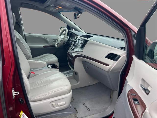 2012 Toyota Sienna XLE V6 8 Passenger
