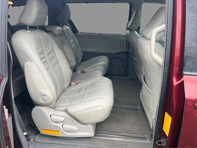 2012 Toyota Sienna XLE V6 8 Passenger