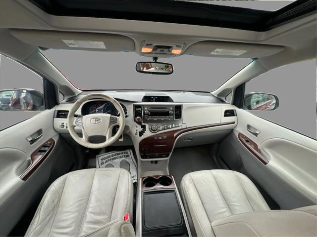 2012 Toyota Sienna XLE V6 8 Passenger