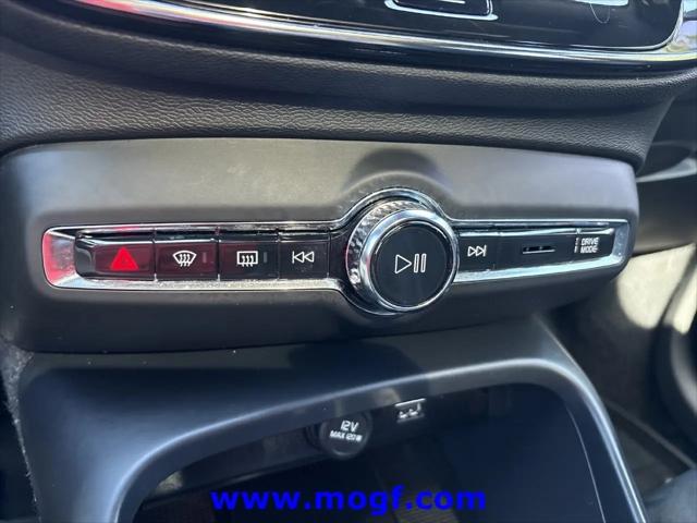 2021 Volvo XC40 T4 R-Design