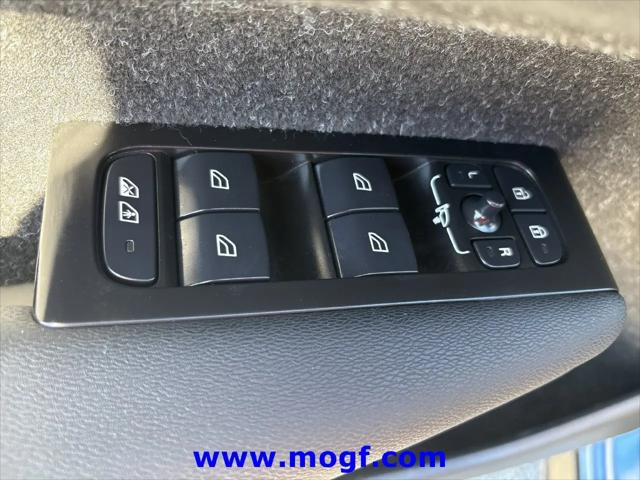 2021 Volvo XC40 T4 R-Design