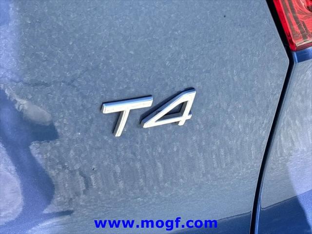 2021 Volvo XC40 T4 R-Design