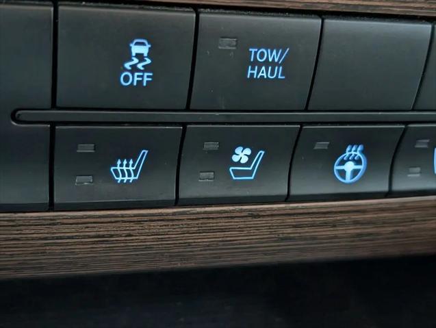2017 Ram 1500 Laramie Crew Cab 4x4 64 Box
