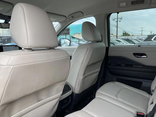 2023 Nissan Pathfinder SL FWD